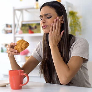 Follow These 4 Tips for More Comfortable Eating With Chronic Jaw Pain